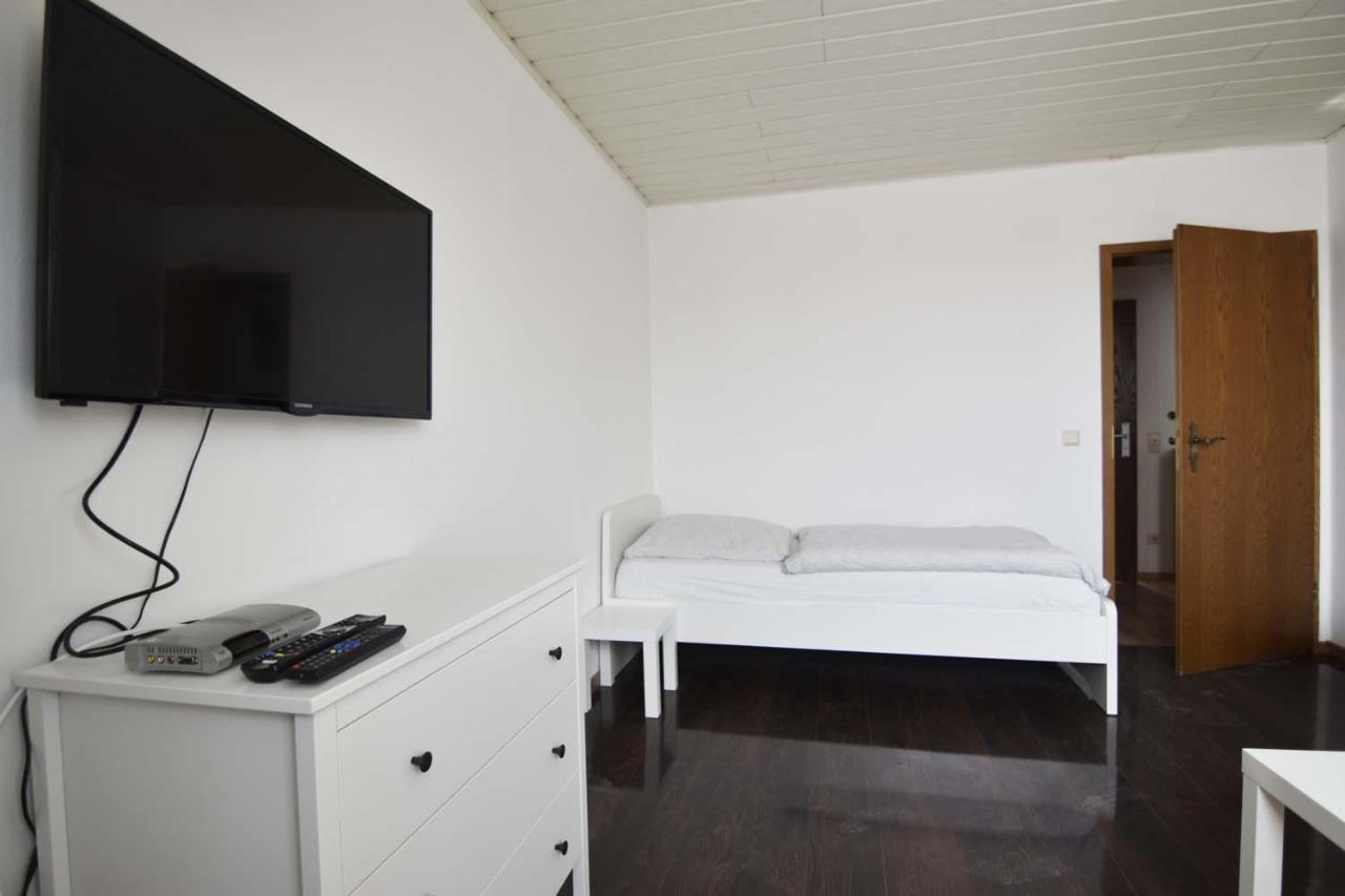 Cozy Worker Apartments Niederkassel Exterior photo