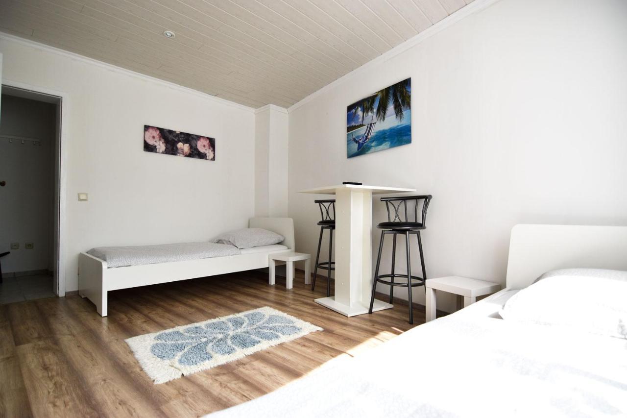 Cozy Worker Apartments Niederkassel Exterior photo